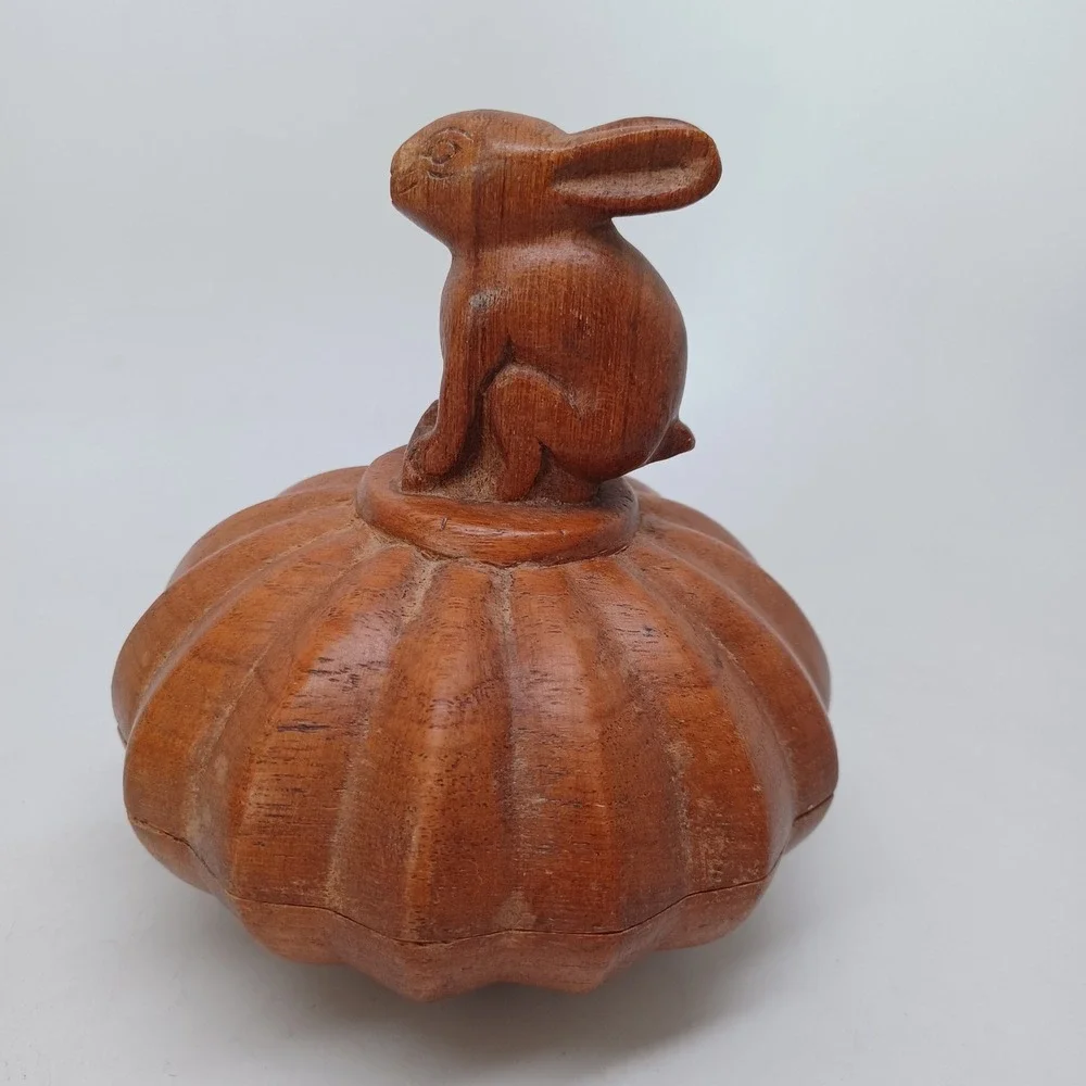Hand Carved Wooden Rabbit Trinket Box Fluted Pumpkin‎ Shape Folk Art Bunny Decor